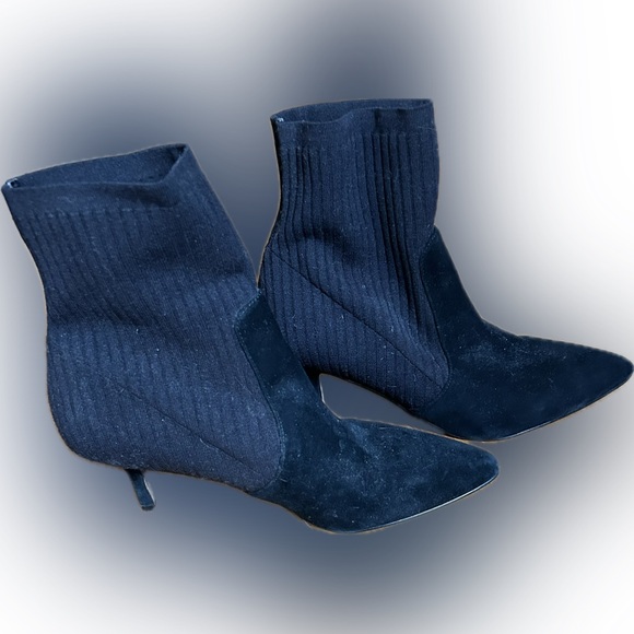 Marc Jacobs Suede Ankle Boots - Beautiful and Versatile! - Picture 2 of 4